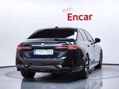 صورة 3 لـ 2024 BMW 5 SERIES