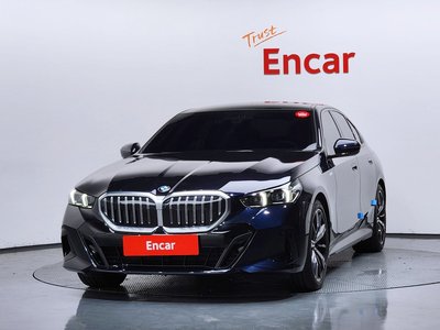 صورة 2 لـ 2024 BMW 5 SERIES