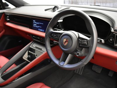 PORSCHE MACAN - 2
