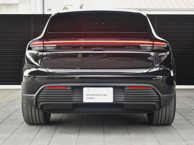 PORSCHE MACAN - 9