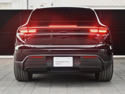 PORSCHE MACAN - 10