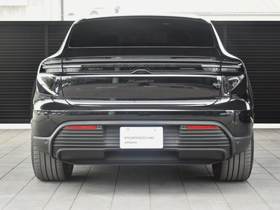 PORSCHE MACAN - 8