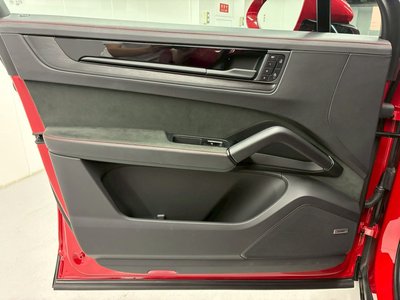 2024 Porsche CAYENNE thumbnail 46
