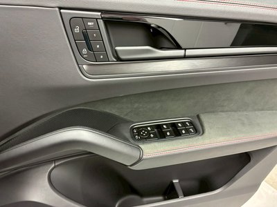 2024 Porsche CAYENNE thumbnail 22