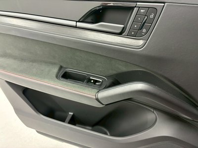 2024 Porsche CAYENNE thumbnail 47