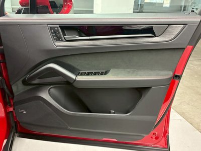 2024 Porsche CAYENNE thumbnail 21