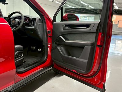 2024 Porsche CAYENNE thumbnail 20