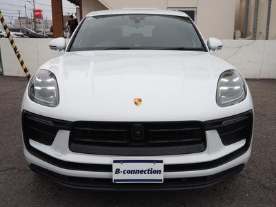 PORSCHE MACAN - 4