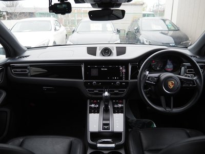 PORSCHE MACAN - 2