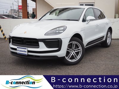 PORSCHE MACAN - 1