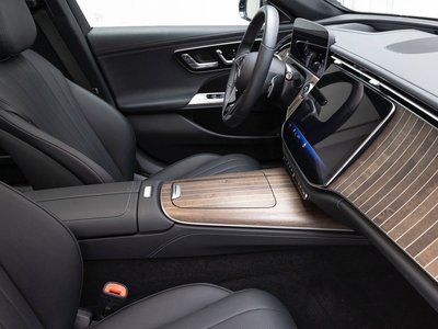 صورة 9 لـ 2025 Mercedes-BENZ E-CLASS