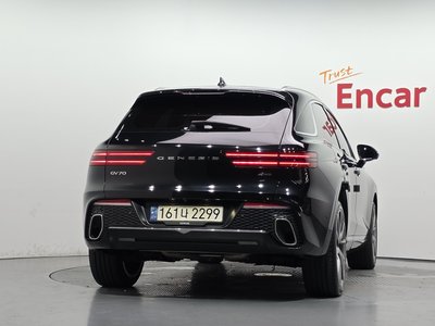 صورة 3 لـ 2022 Genesis GV70