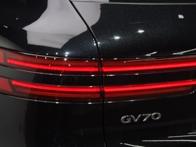 صورة 10 لـ 2022 Genesis GV70