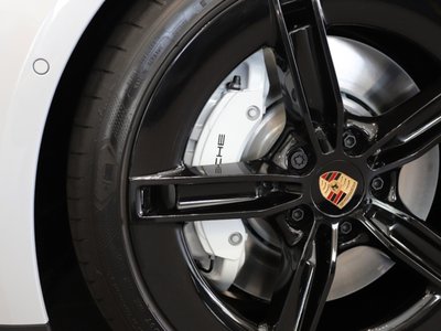 صورة 3 لـ 2026 Porsche TAYCAN