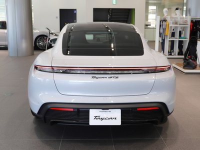 صورة 2 لـ 2026 Porsche TAYCAN