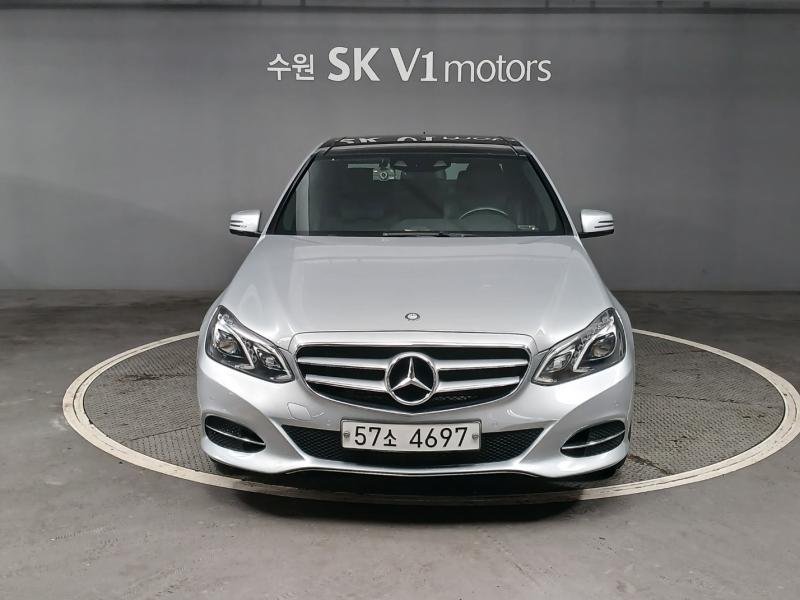 MERCEDES-BENZ E-CLASS - View 1