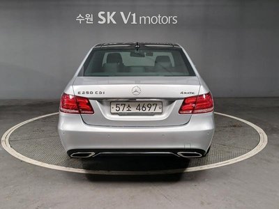 MERCEDES-BENZ E-CLASS - 5