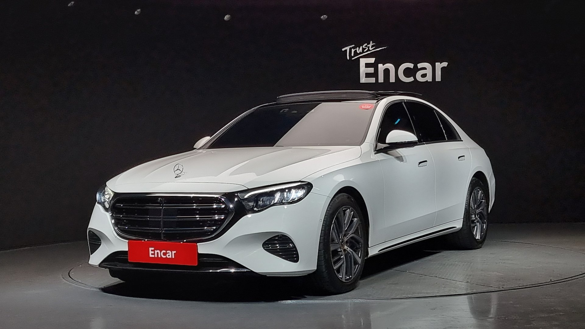 MERCEDES-BENZ E-CLASS - View 1