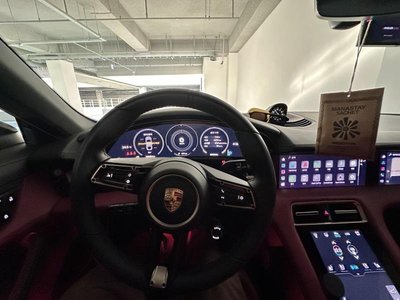 صورة 8 لـ 2024 Porsche TAYCAN