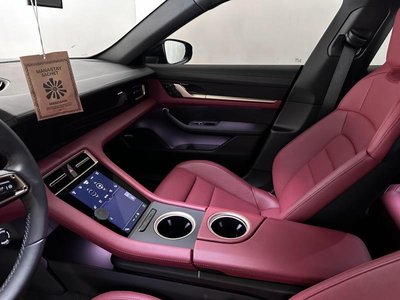صورة 9 لـ 2024 Porsche TAYCAN