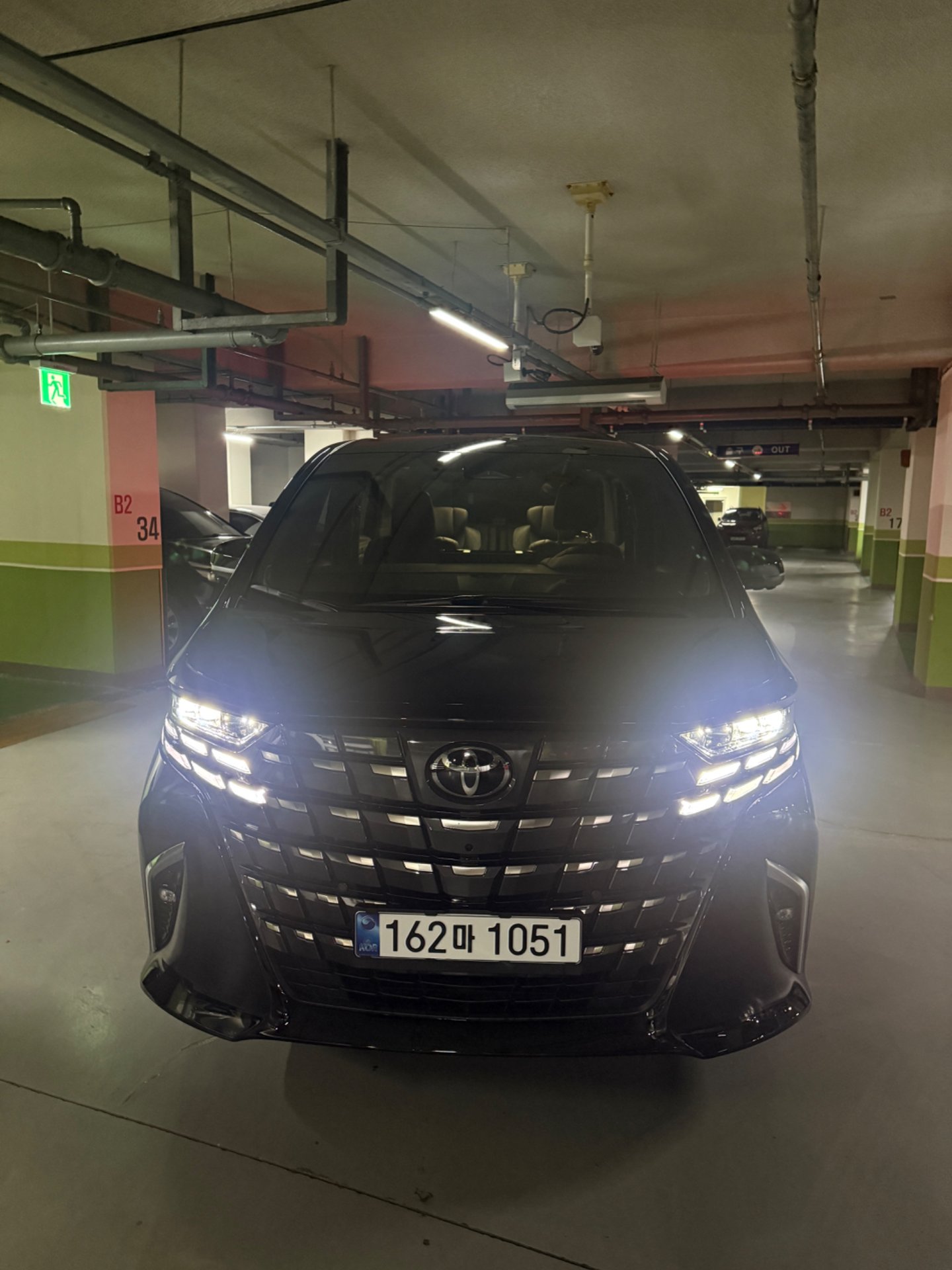 TOYOTA ALPHARD - View 1