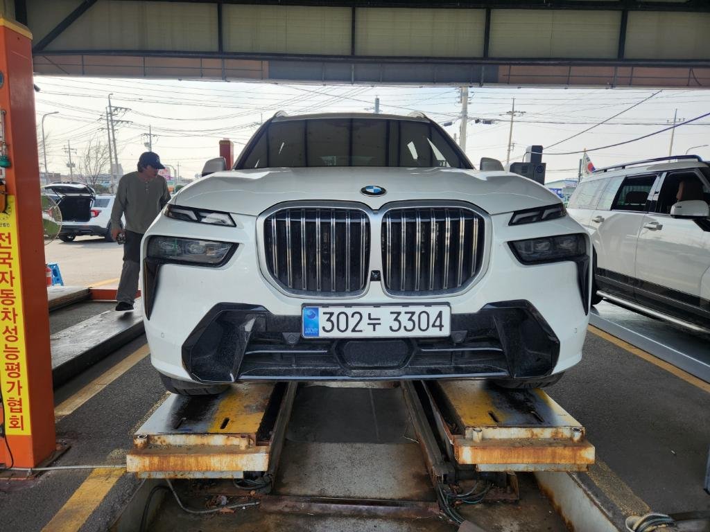 BMW X7 - View 1