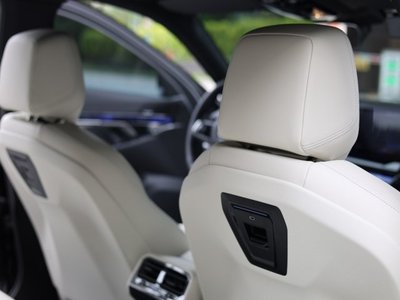 صورة مصغرة 12 لـ 2025 BMW 5 SERIES