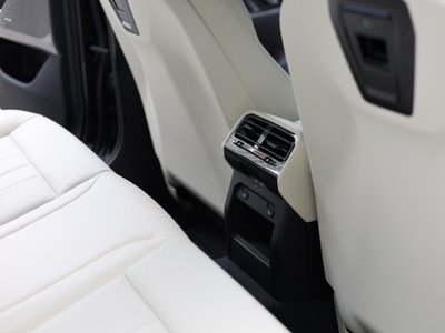 صورة 9 لـ 2025 BMW 5 SERIES