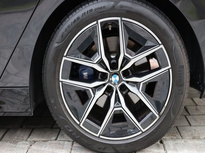 صورة 7 لـ 2025 BMW 5 SERIES