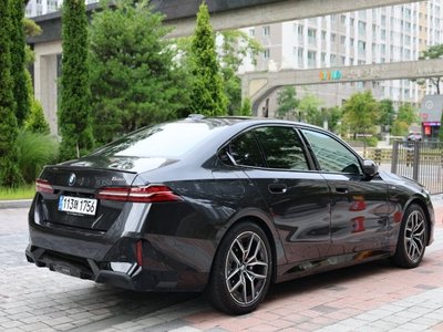 صورة 3 لـ 2025 BMW 5 SERIES