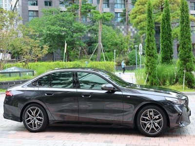 صورة 2 لـ 2025 BMW 5 SERIES
