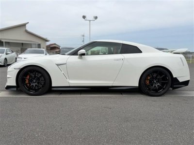 NISSAN GT-R - 4