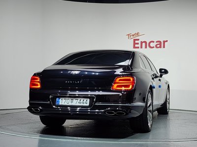 2022 Bentley FLYING SPUR 照片 3