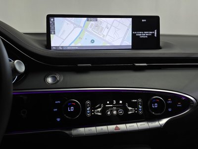 2021 Genesis GV70 thumbnail 18