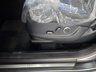 2021 Genesis GV70 thumbnail 30