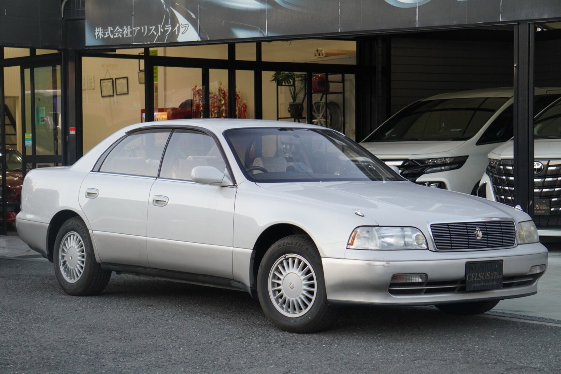TOYOTA CROWN MAJESTA - View 1