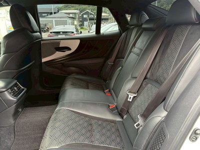 2017 Lexus LS thumbnail 14