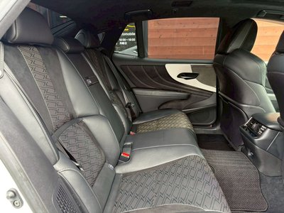 2017 Lexus LS thumbnail 13
