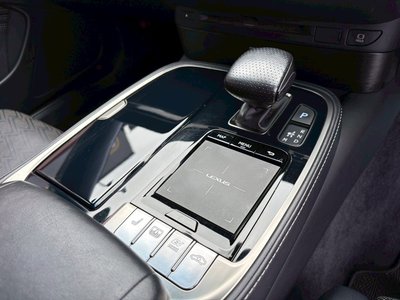 2017 Lexus LS thumbnail 31