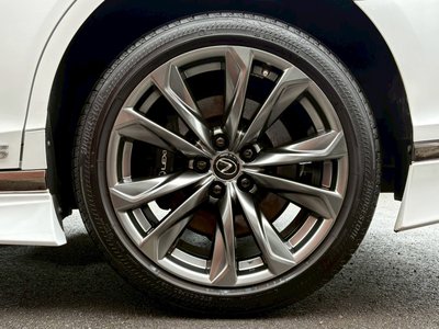 2017 Lexus LS thumbnail 44