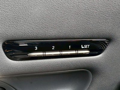 2017 Lexus LS thumbnail 34