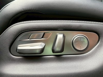 2017 Lexus LS thumbnail 36