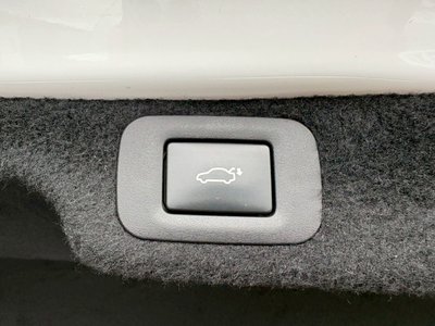 2017 Lexus LS thumbnail 16