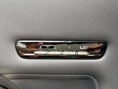 2017 Lexus LS thumbnail 33
