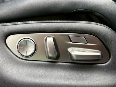 2017 Lexus LS thumbnail 35