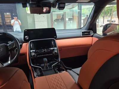 صورة 8 لـ 2025 Lexus LX