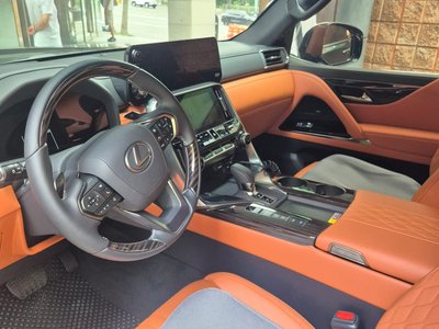 صورة 5 لـ 2025 Lexus LX