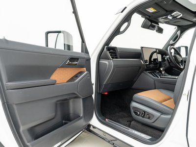 2025 Lexus GX thumbnail 31