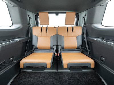 2025 Lexus GX thumbnail 39