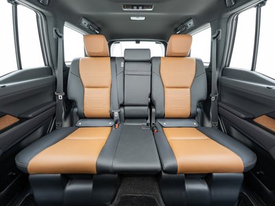2025 Lexus GX thumbnail 38